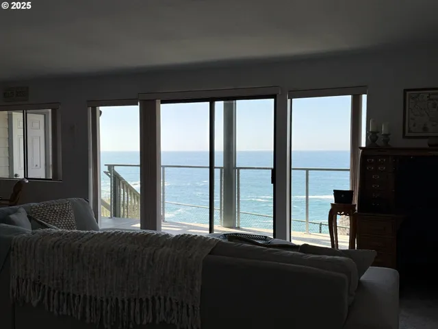 $549,900 | 1305 Moore Street, Unit 402, Brookings, OR 97415