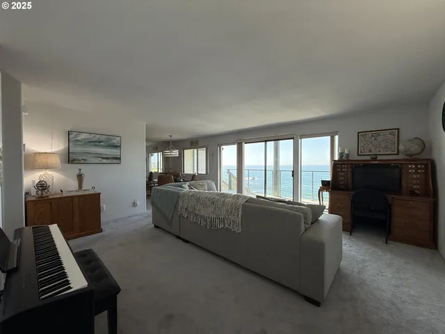 $549,900 | 1305 Moore Street, Unit 402, Brookings, OR 97415