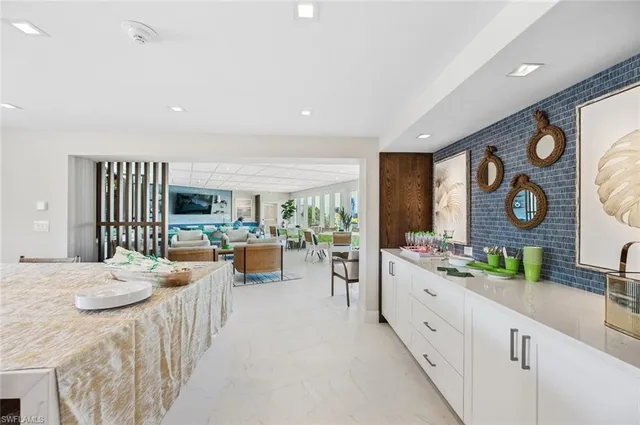 $6,500 | 3410 Gulf Shore Boulevard North, Unit 403, Naples, FL 34103