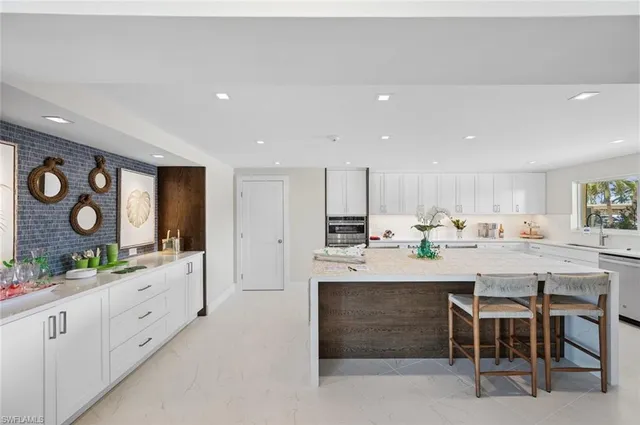 $6,500 | 3410 Gulf Shore Boulevard North, Unit 403, Naples, FL 34103