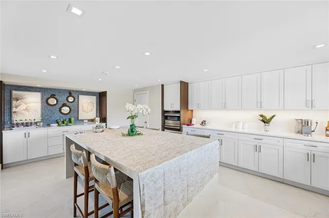 $6,500 | 3410 Gulf Shore Boulevard North, Unit 403, Naples, FL 34103