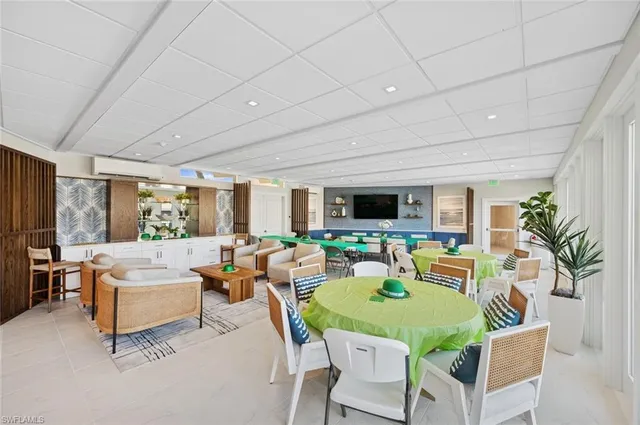 $6,500 | 3410 Gulf Shore Boulevard North, Unit 403, Naples, FL 34103