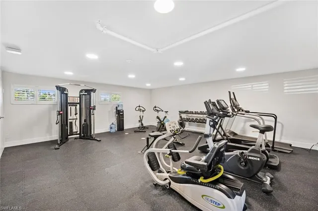 $6,500 | 3410 Gulf Shore Boulevard North, Unit 403, Naples, FL 34103