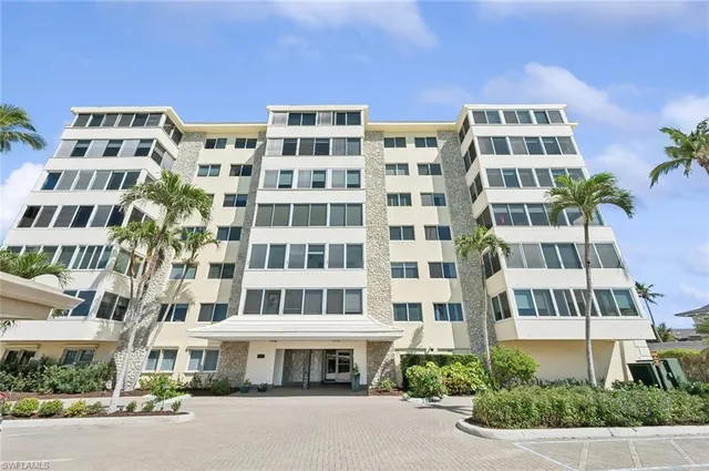 $6,500 | 3410 Gulf Shore Boulevard North, Unit 403, Naples, FL 34103