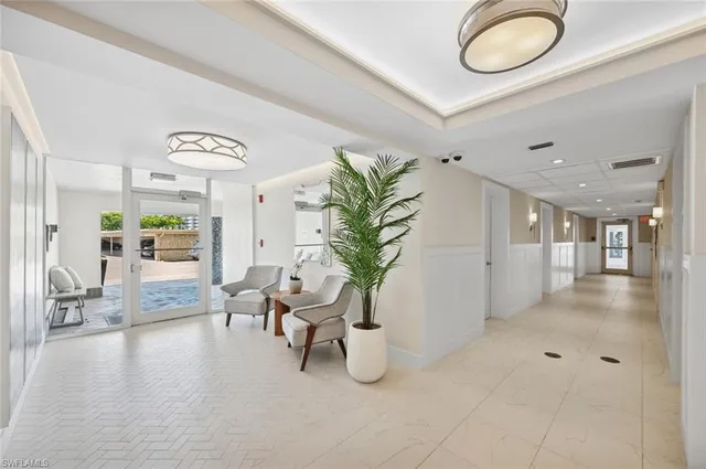 $6,500 | 3410 Gulf Shore Boulevard North, Unit 403, Naples, FL 34103