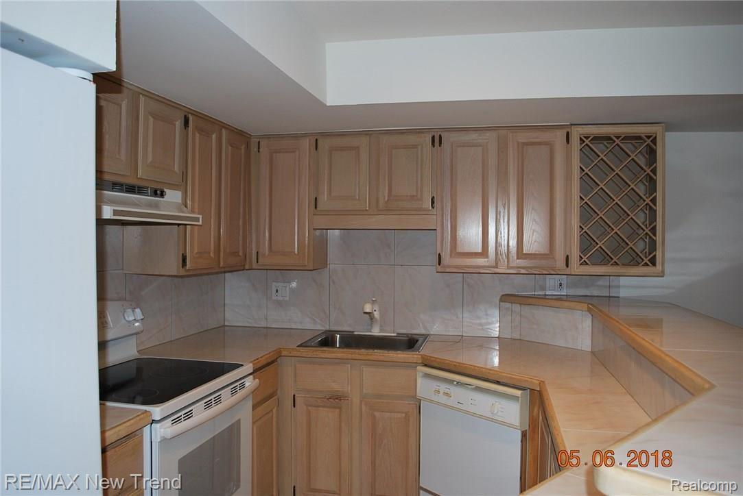 22150 River Ridge Trail, Unit 110 Farmington, MI 48335 - Photo 15 of 23 DSC_0015.JPG