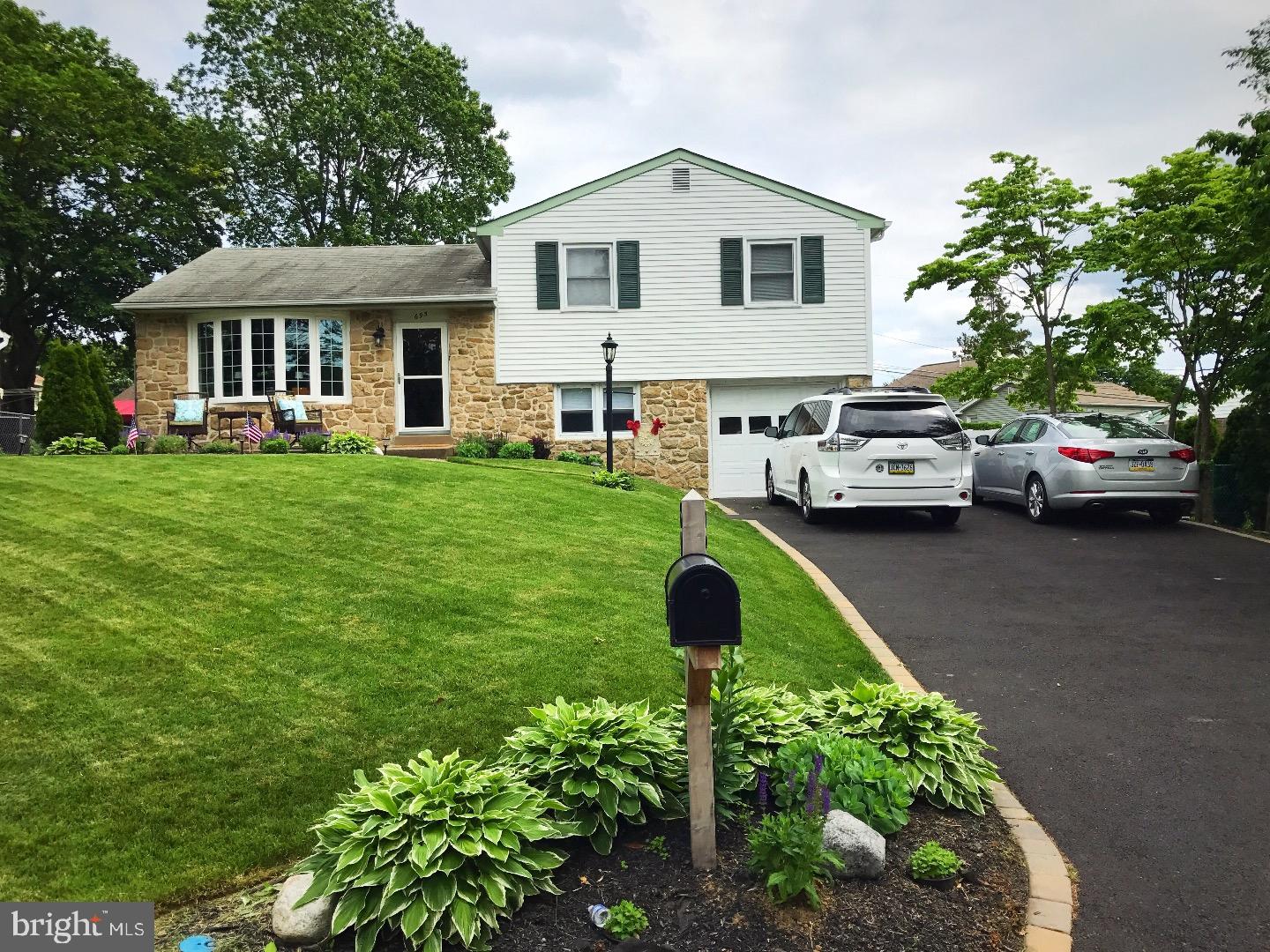 695 Middle Road Warminster, PA 18974 - Photo 1 of 25 Gallery Image 1