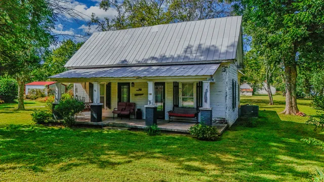 a view of a house with backyard and porch