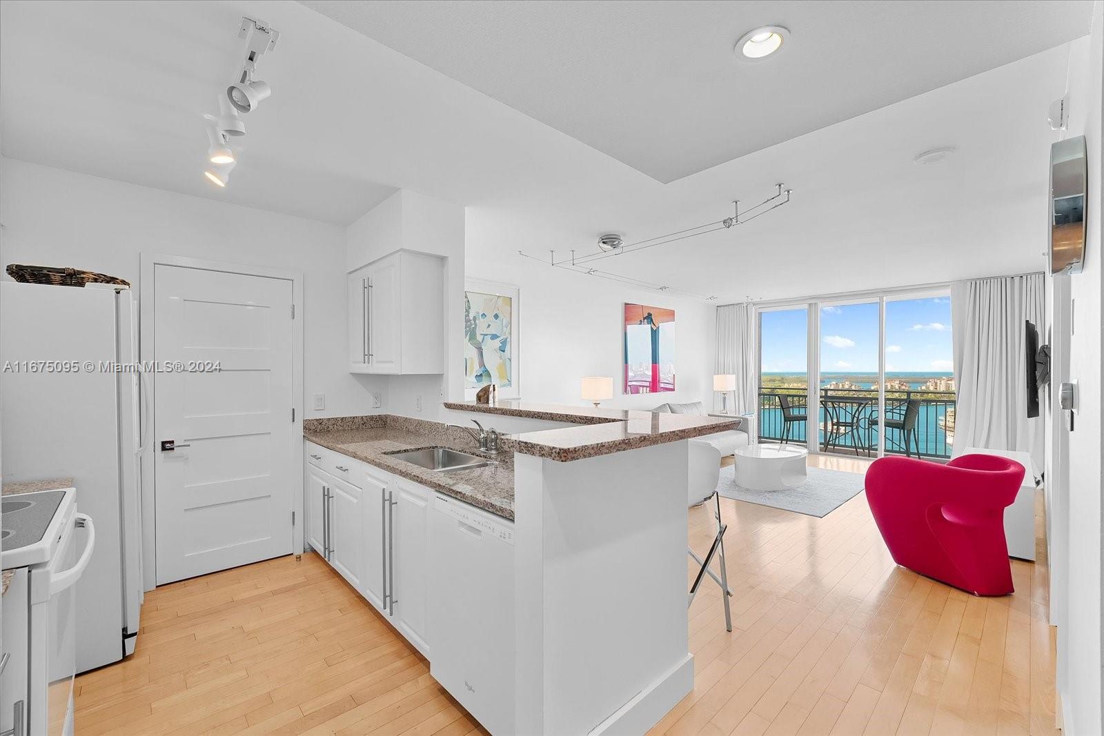 90 Alton Road, Unit 2206 Miami Beach, FL 33139 - Photo 4 of 25 Gallery Image 4