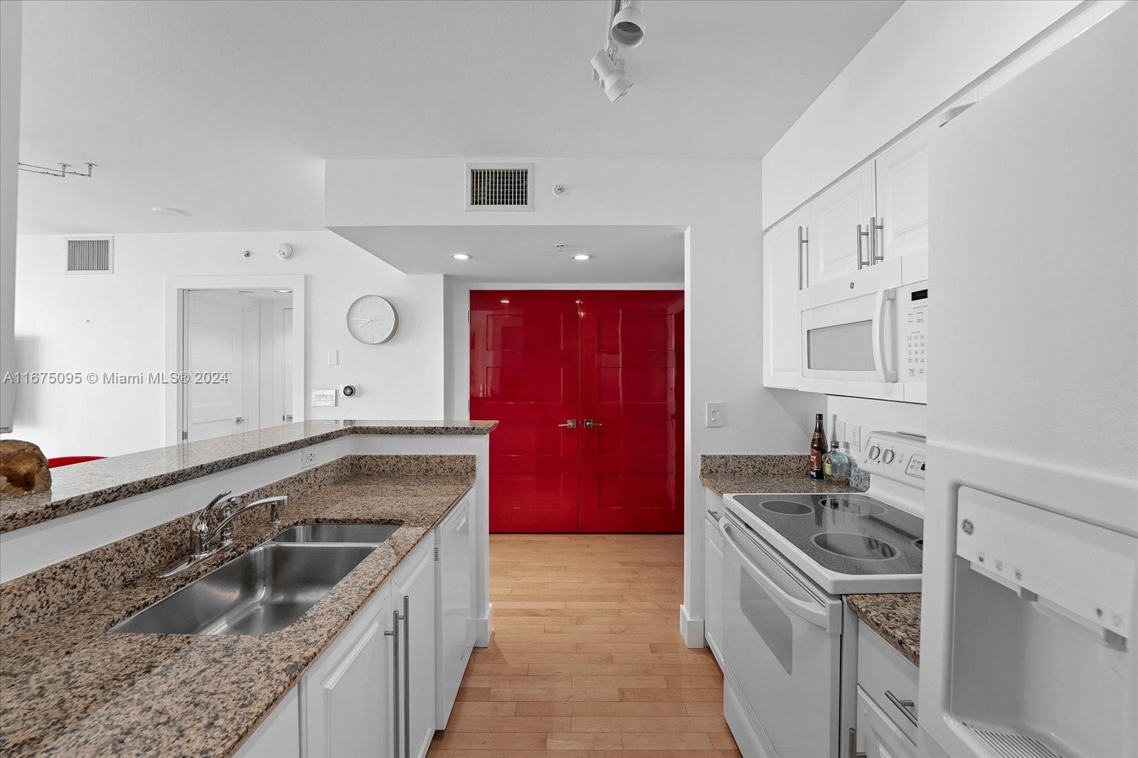 90 Alton Road, Unit 2206 Miami Beach, FL 33139 - Photo 6 of 25 Gallery Image 6