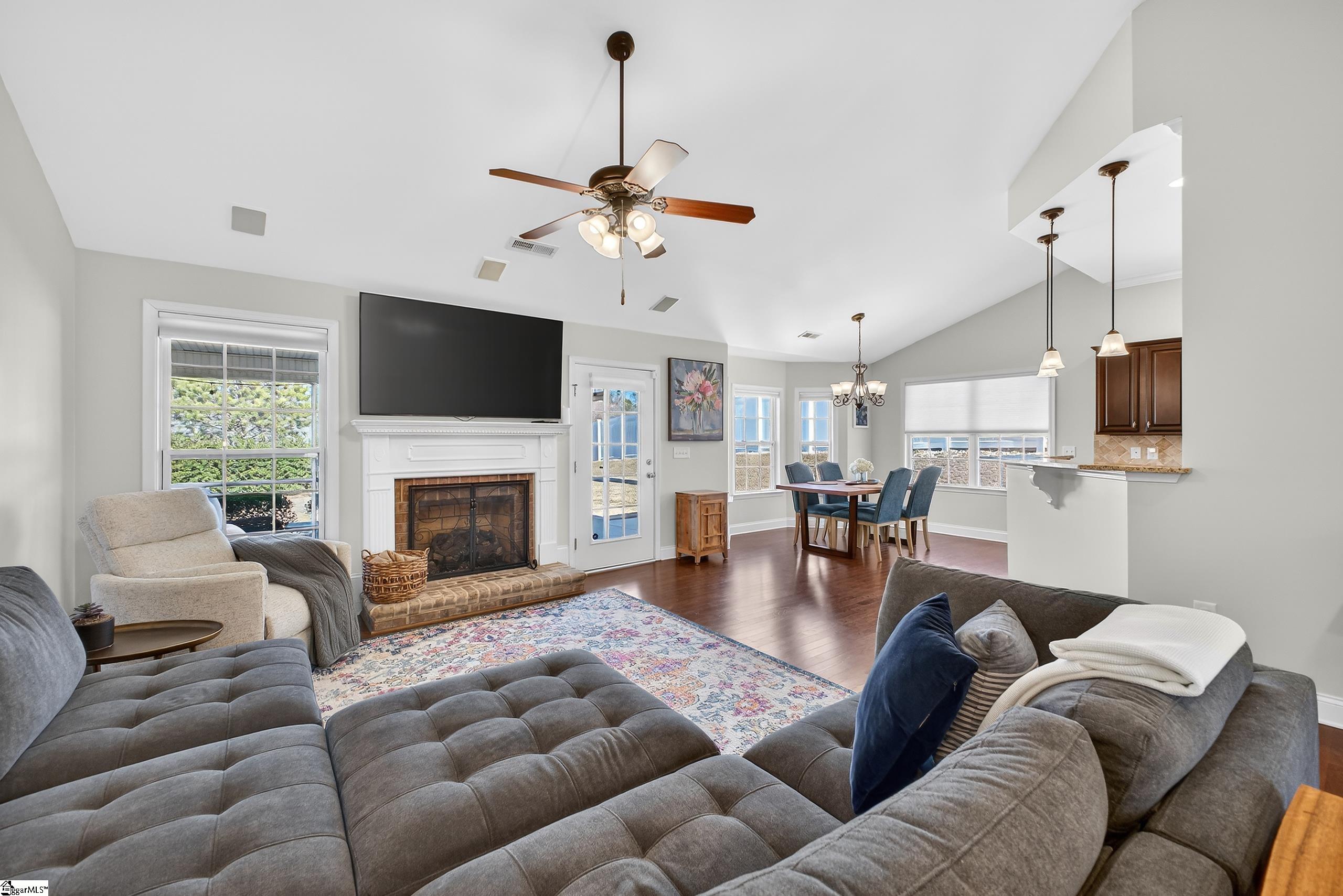 11 Cedarcrest Court Simpsonville, SC 29680 - Photo 8 of 47