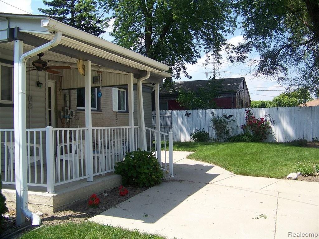 7633 Pardee Road Taylor, MI 48180 - Photo 18 of 20 022.JPG