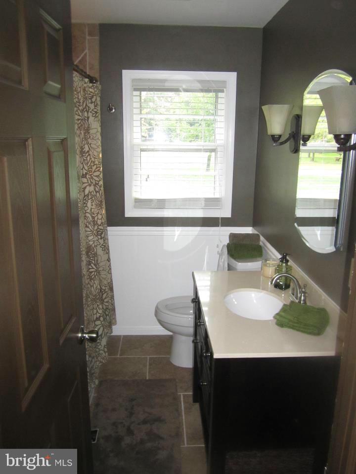 264 North Ferry Point Road Pasadena, MD 21122 - Photo 12 of 18 Bath