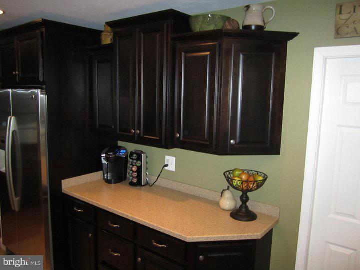 264 North Ferry Point Road Pasadena, MD 21122 - Photo 10 of 18 Kitchen