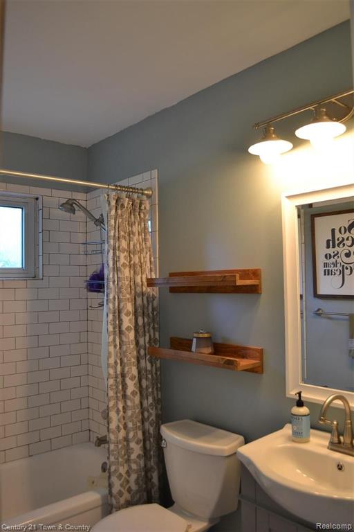 4927 Rioview Drive Clarkston, MI 48346 - Photo 13 of 20