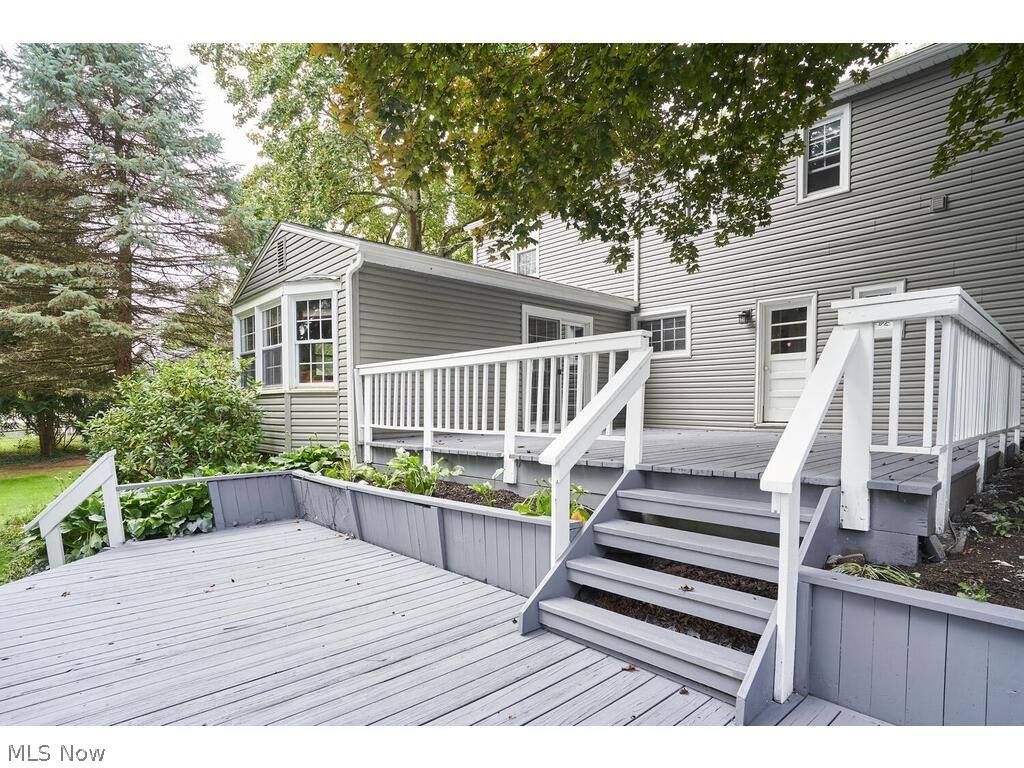 616 Hampshire Road Fairlawn, OH 44333 - Photo 27 of 32 2 tiered deck off the family room