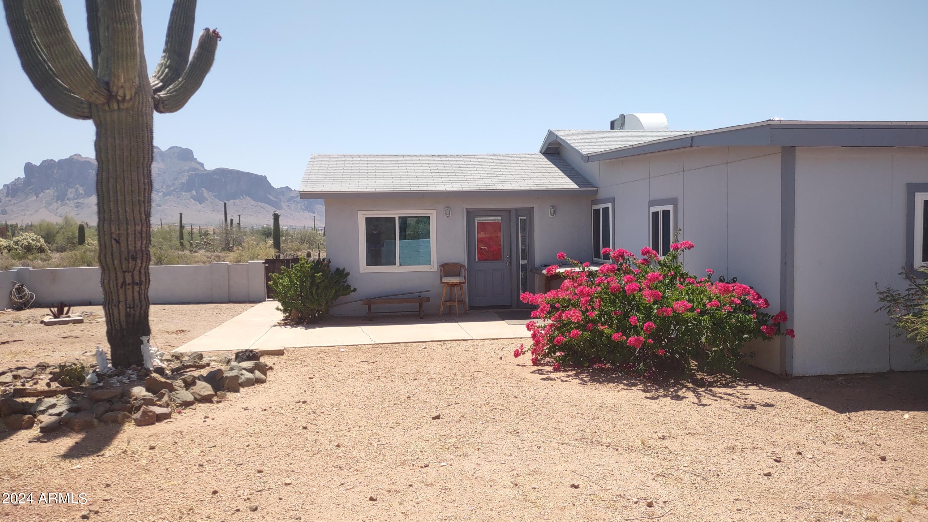 5140 North Vista Road Apache Junction, AZ 85119 - Photo 7 of 39 Vista house with mtn