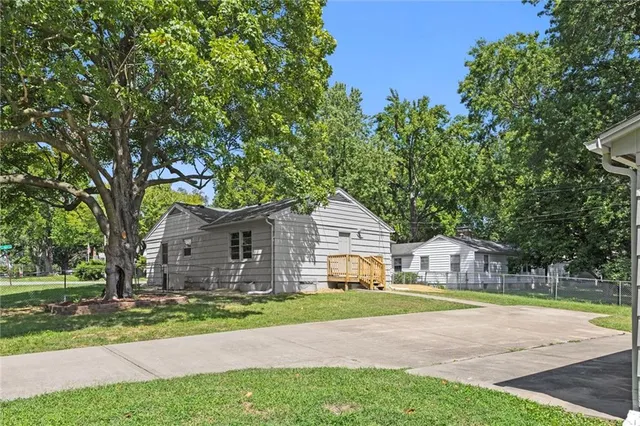 $269,900 | 11911 East 44th Street, Kansas City, MO 64133