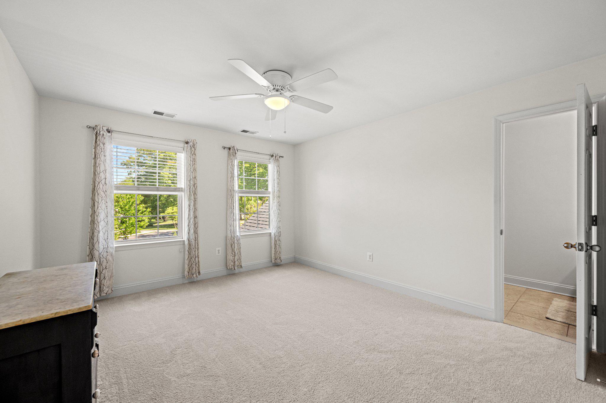 10693 Harding Road Laurel, MD 20723 - Photo 34 of 55 2nd Bed with full bathroom and double windows.