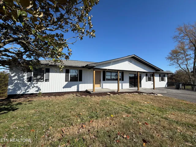 $384,900 | 328 Peach Orchard Road, Clinton, TN 37716