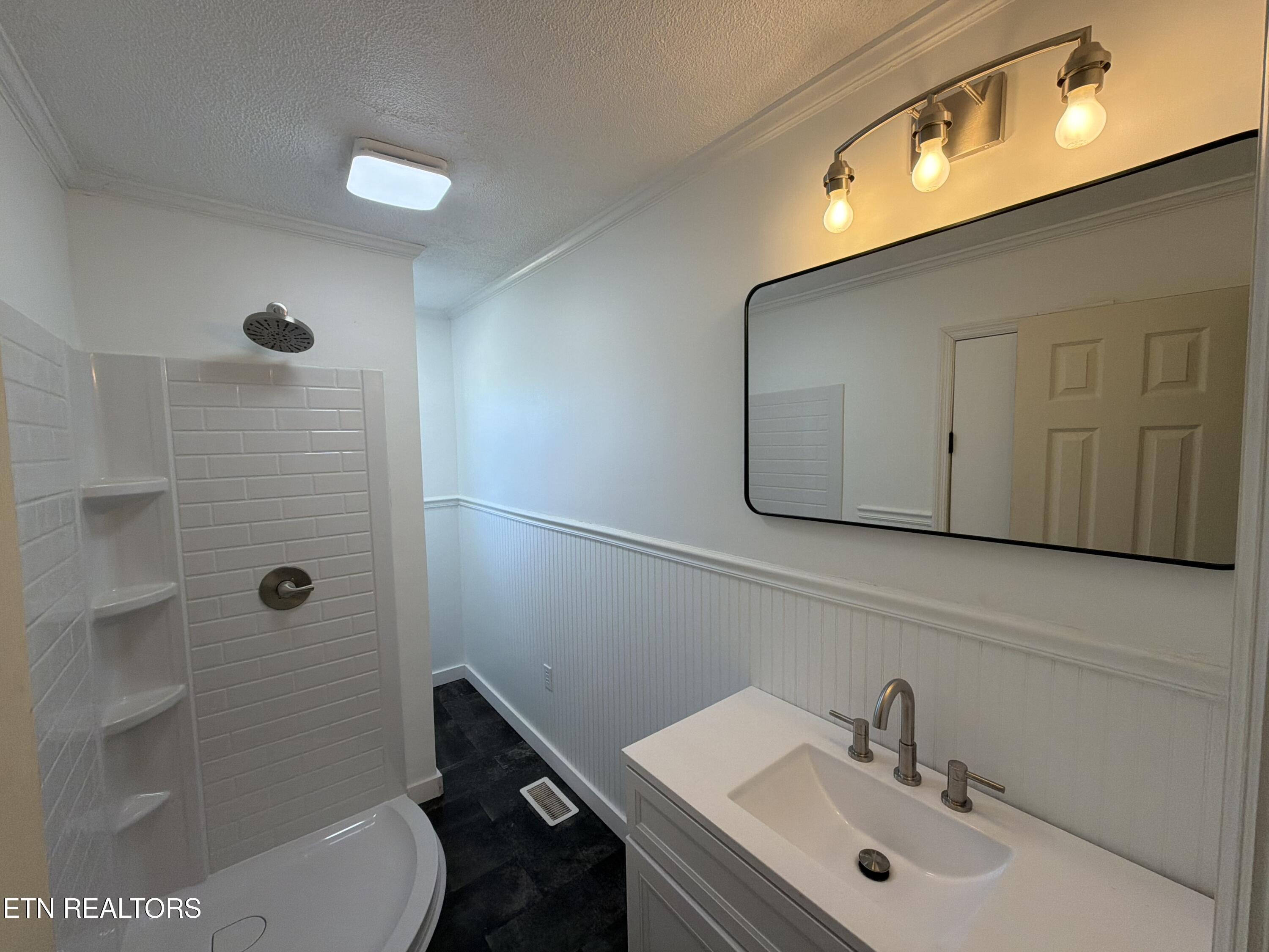 328 Peach Orchard Road Clinton, TN 37716 - Photo 24 of 46 IMG_0647