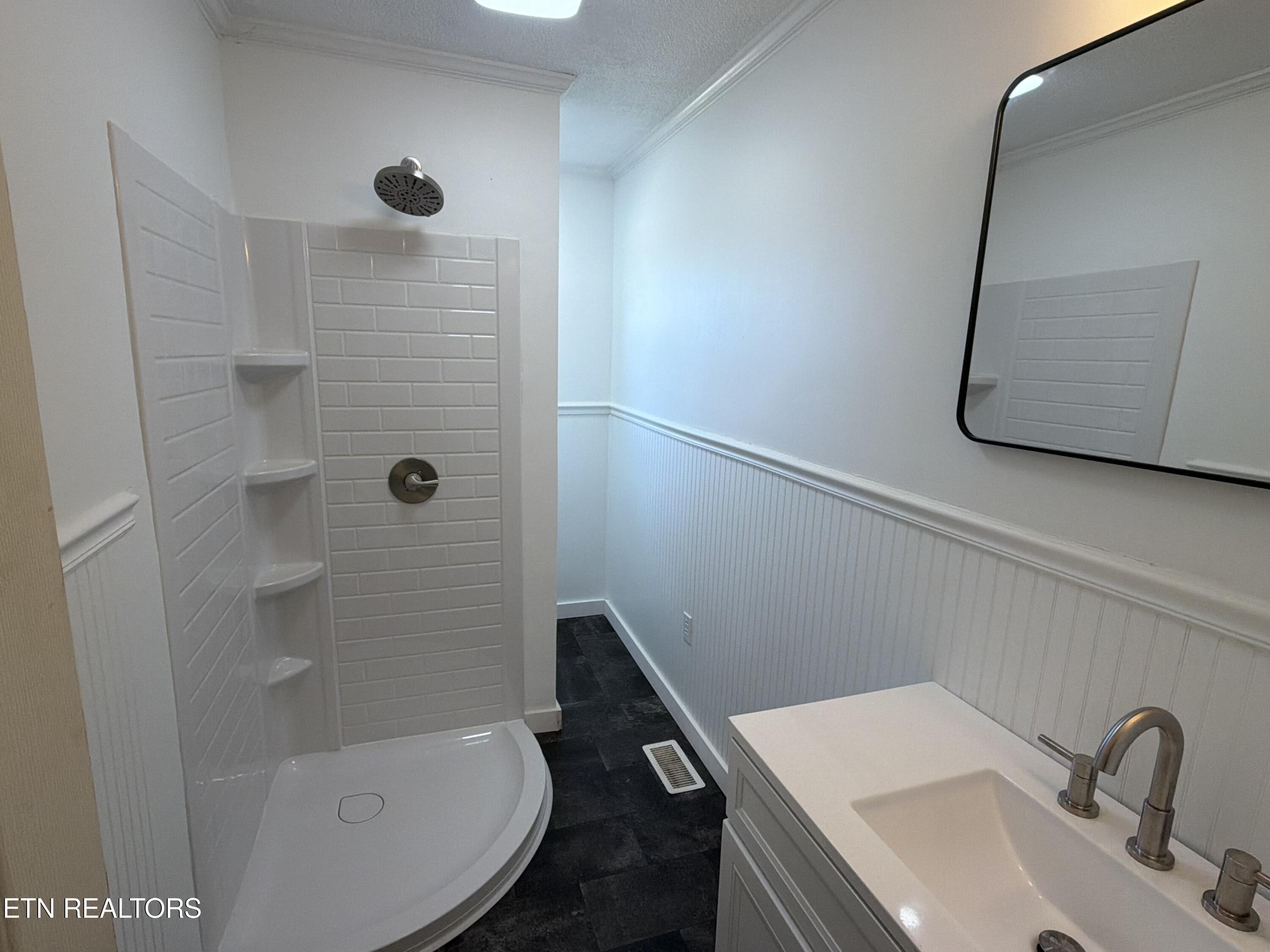 328 Peach Orchard Road Clinton, TN 37716 - Photo 25 of 46 IMG_0646