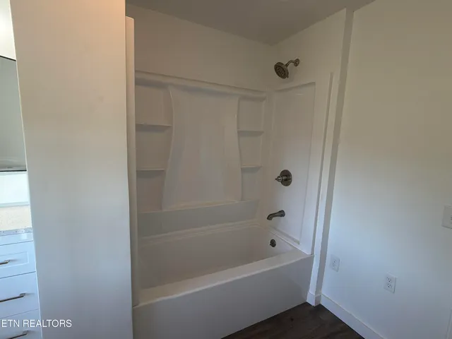 $384,900 | 328 Peach Orchard Road, Clinton, TN 37716