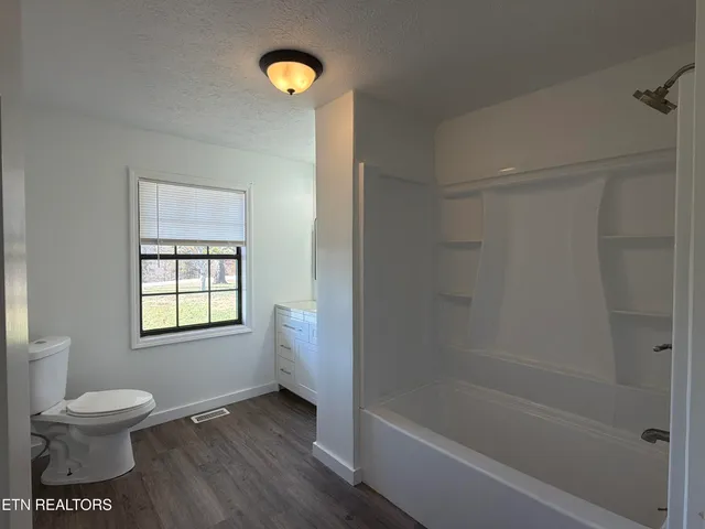 $384,900 | 328 Peach Orchard Road, Clinton, TN 37716