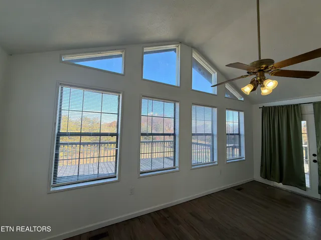 $384,900 | 328 Peach Orchard Road, Clinton, TN 37716