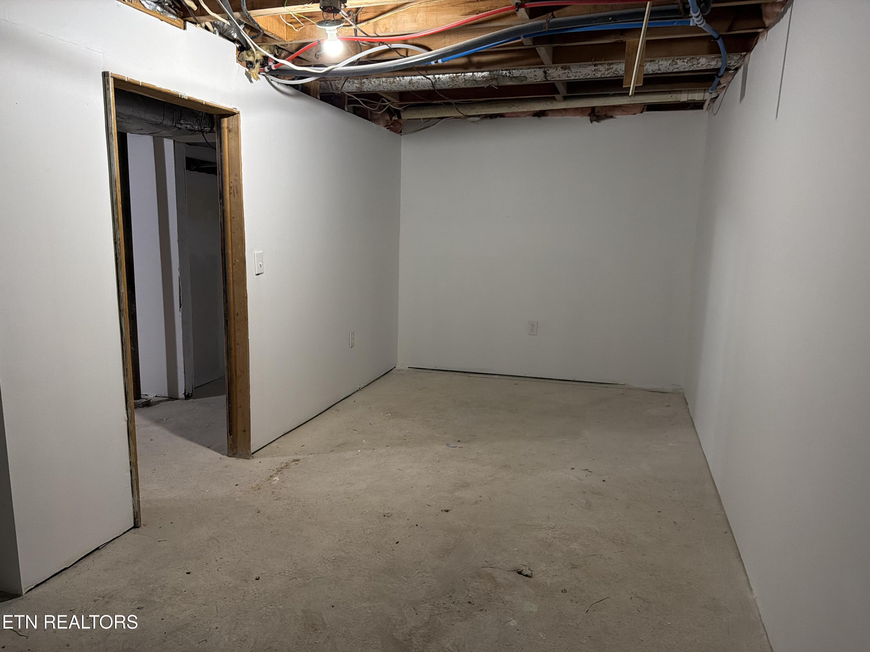 328 Peach Orchard Road Clinton, TN 37716 - Photo 44 of 46 IMG_0658