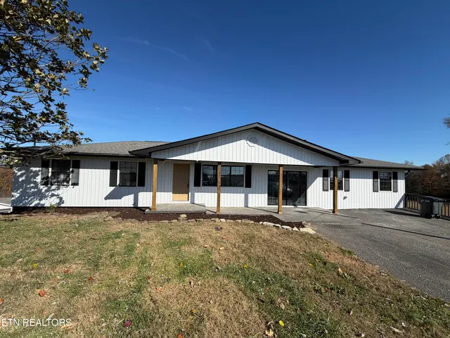 $384,900 | 328 Peach Orchard Road, Clinton, TN 37716