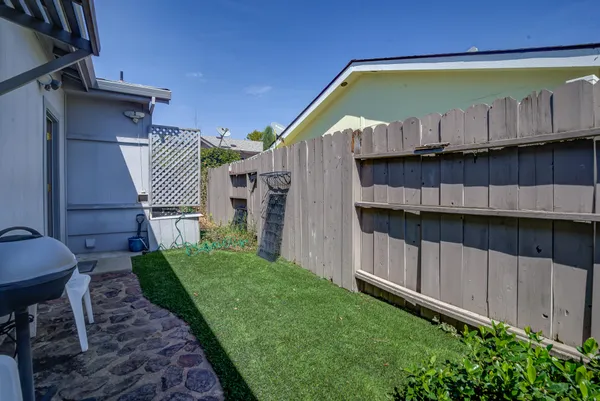 $126,900 | 880 Tuberose Trail, Redding, CA 96003