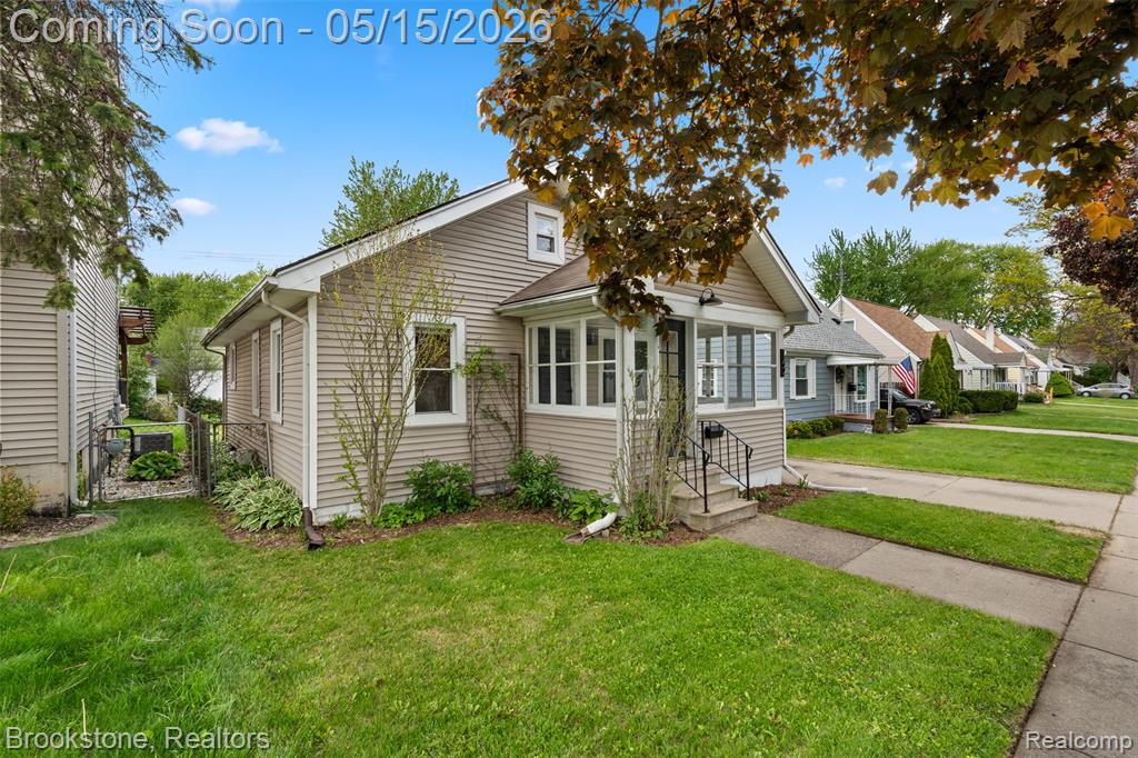 142 Massoit Street Clawson, MI 48017 - Photo 4 of 44