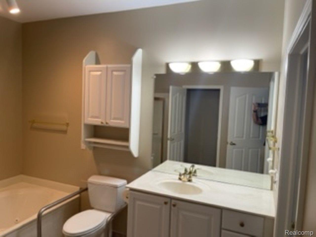 1672 Maple Creek Court, Unit 112 Rochester, MI 48306 - Photo 16 of 23 Gallery Image 16