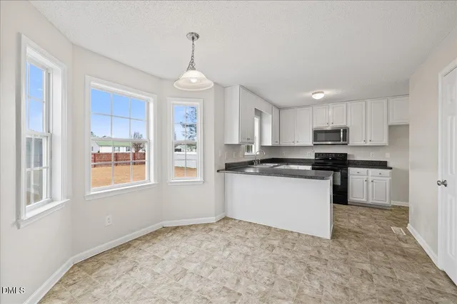 an empty room with fan and a ceiling fan