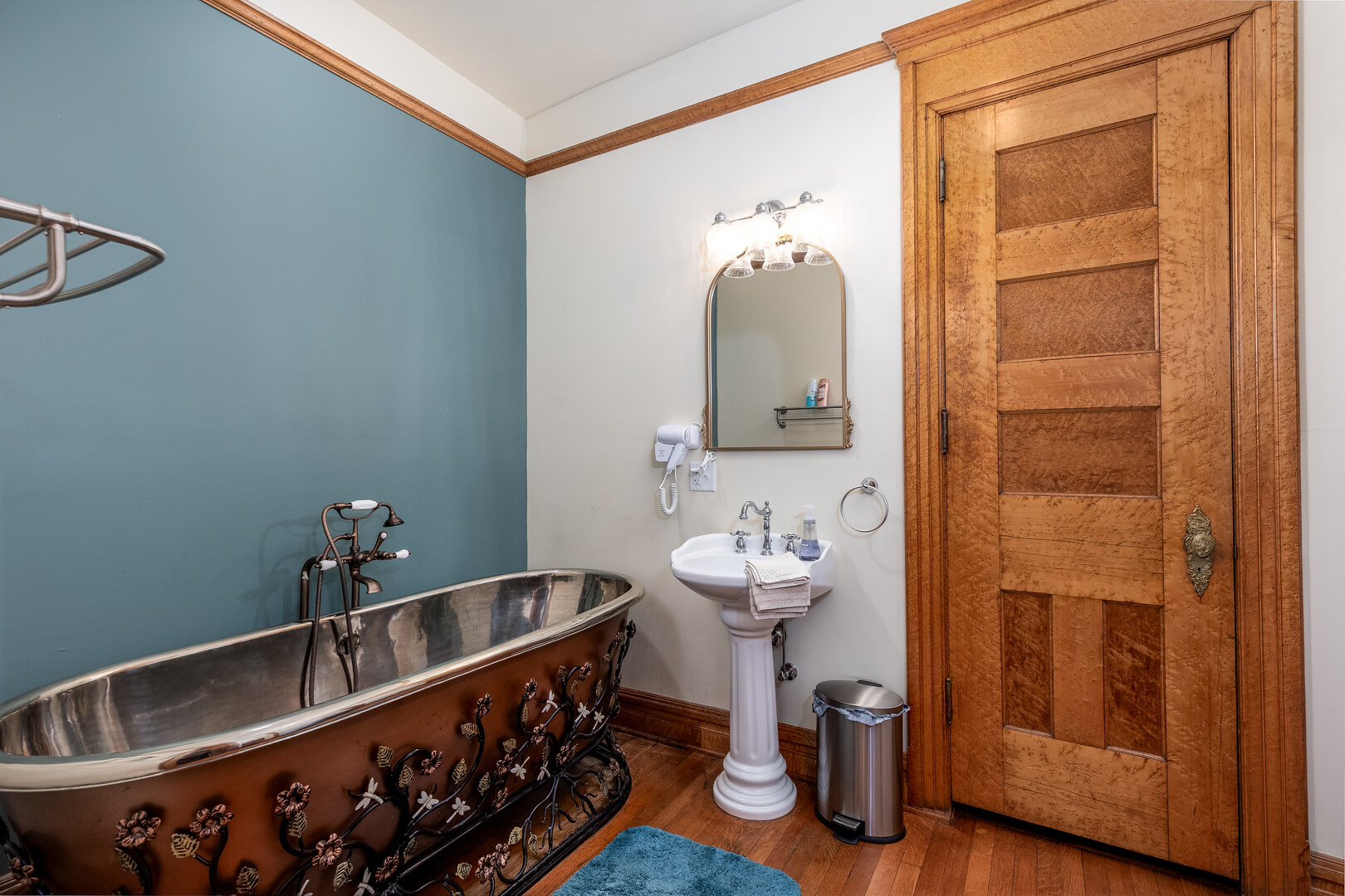 116 West Prospect Avenue Ottawa, IL 61350 - Photo 31 of 73 a bathroom with a sink and a mirror