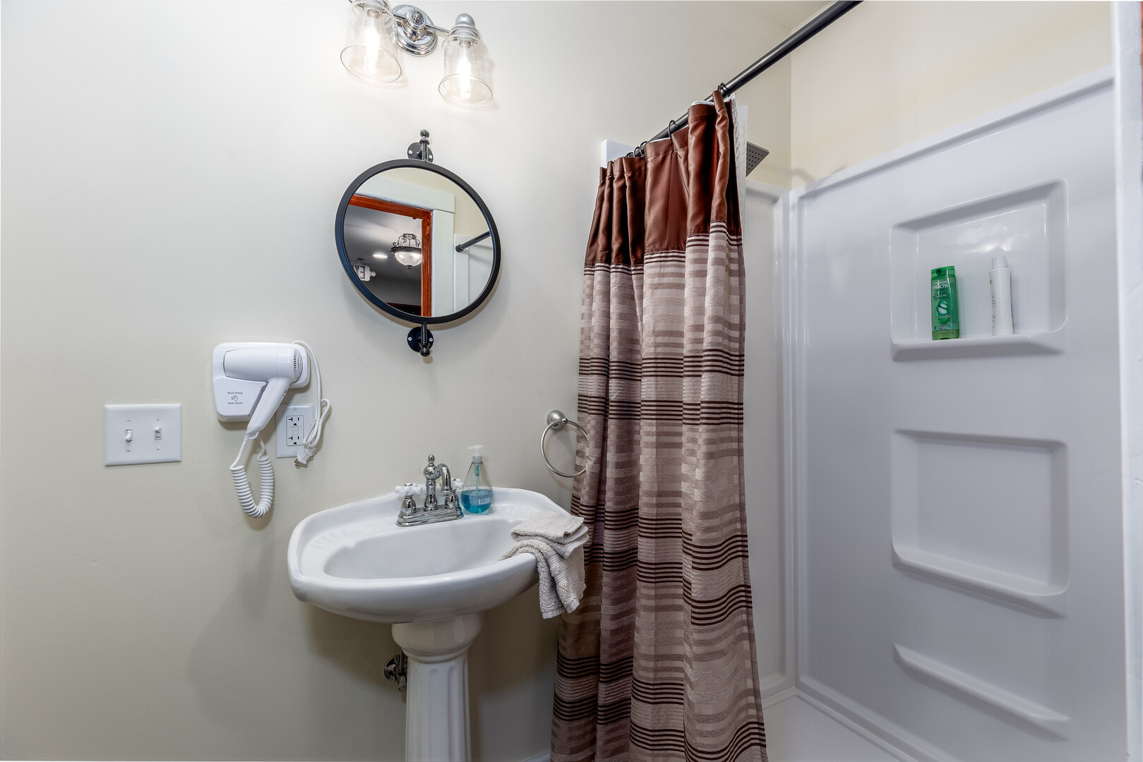 116 West Prospect Avenue Ottawa, IL 61350 - Photo 42 of 73 a bathroom with a sink and a mirror