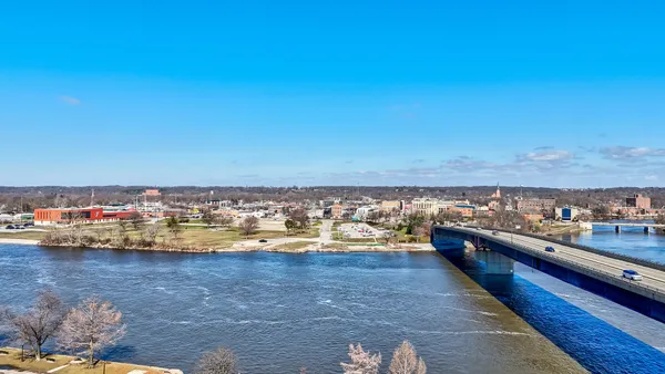 $595,000 | 116 West Prospect Avenue, Ottawa, IL 61350