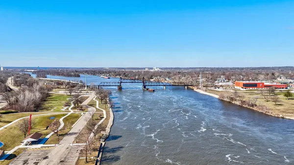 $595,000 | 116 West Prospect Avenue, Ottawa, IL 61350