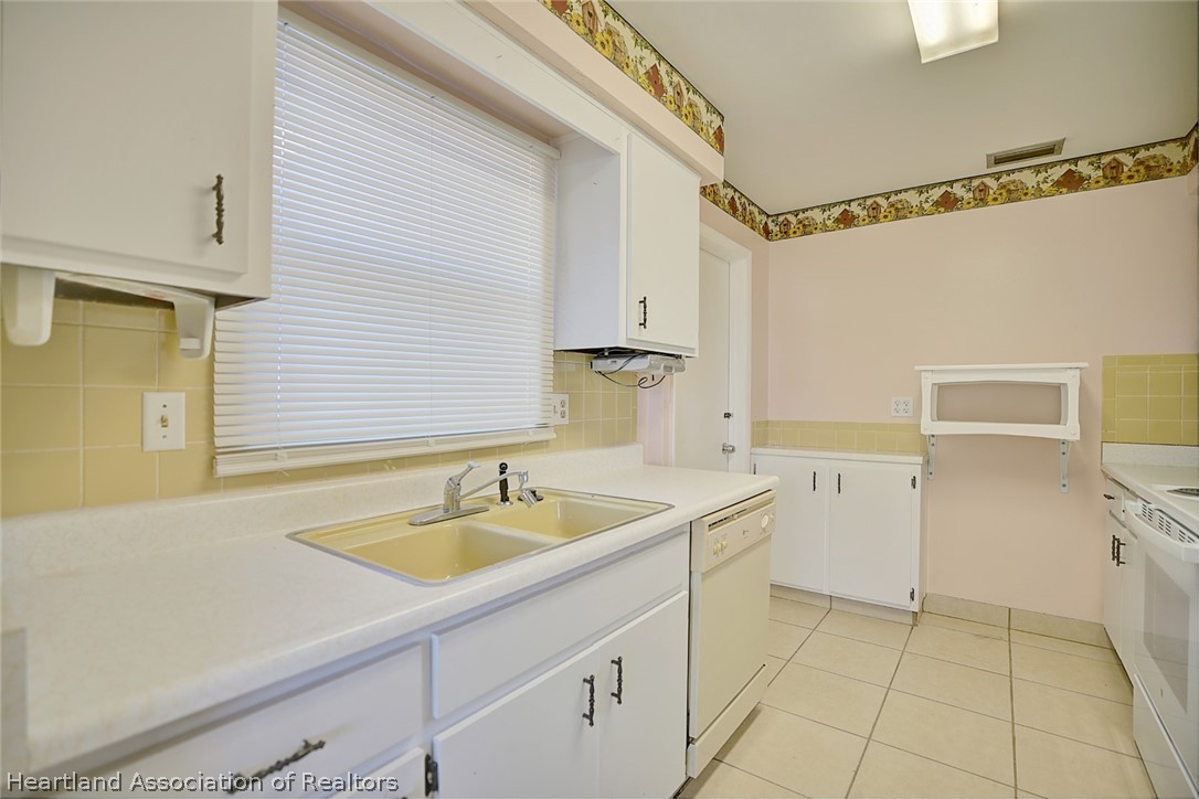 2332 Avalon Road Sebring, FL 33870 - Photo 4 of 35 Gallery Image 4