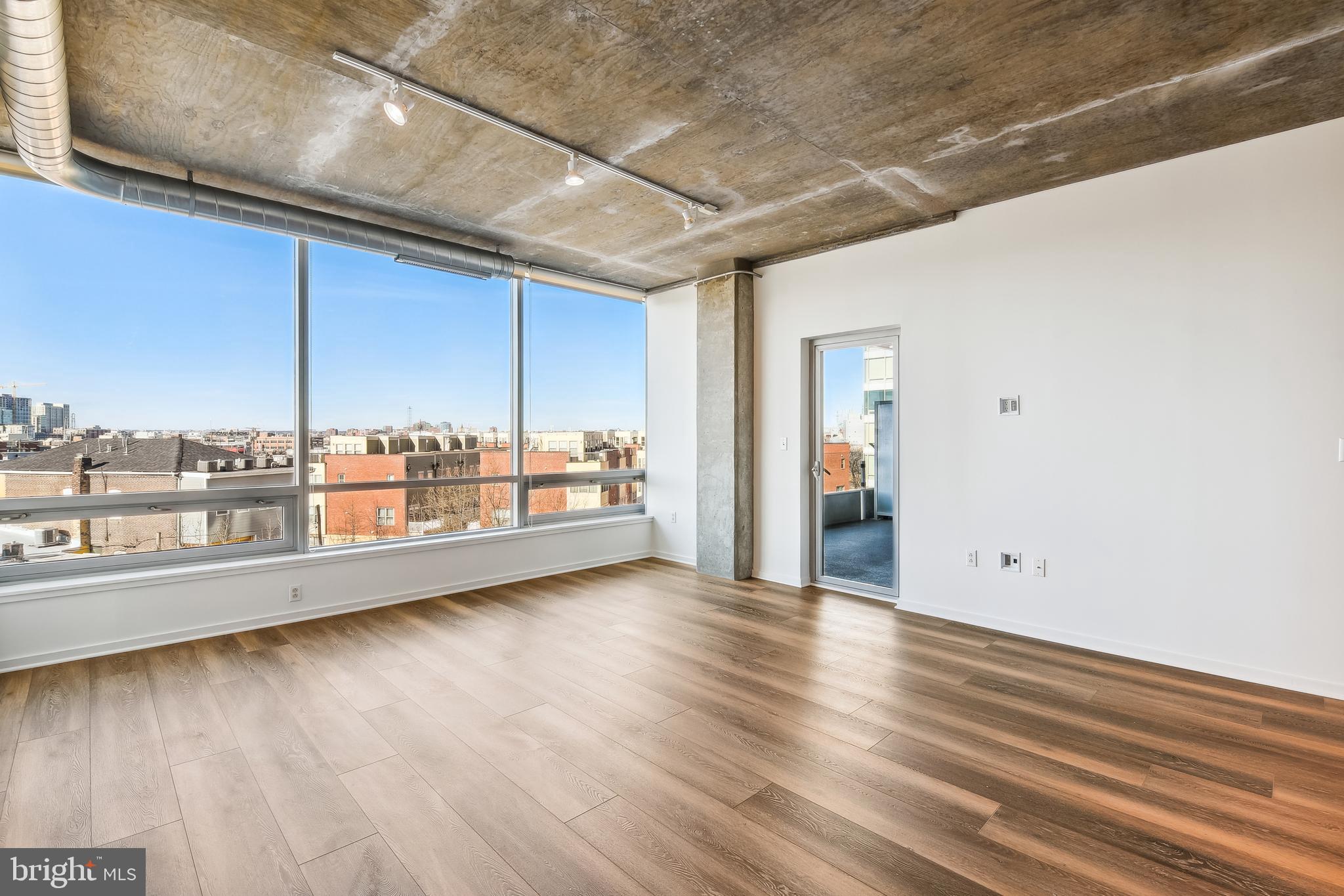 1200 Steuart Street, Unit 429 Baltimore, MD 21230 - Photo 25 of 86 Living Room