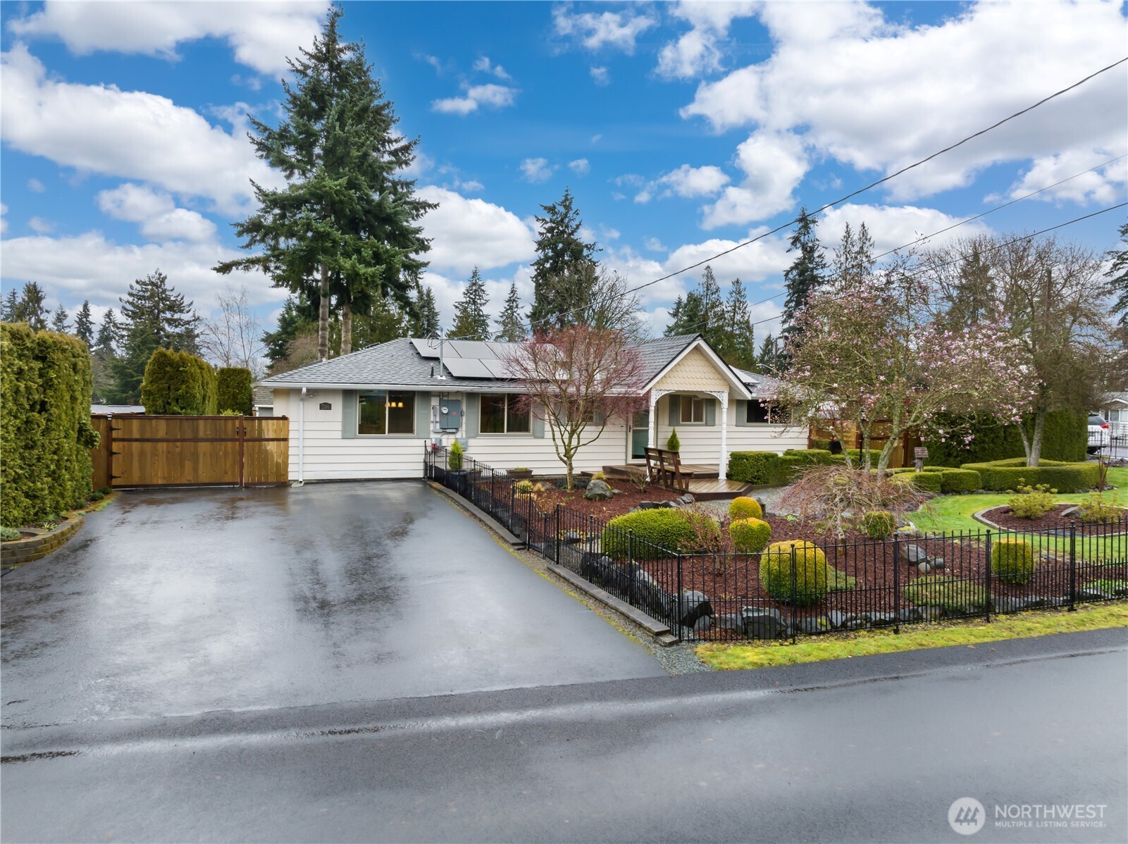 206 Southwest 303rd Street Federal Way, WA 98023 - Photo 2 of 35
