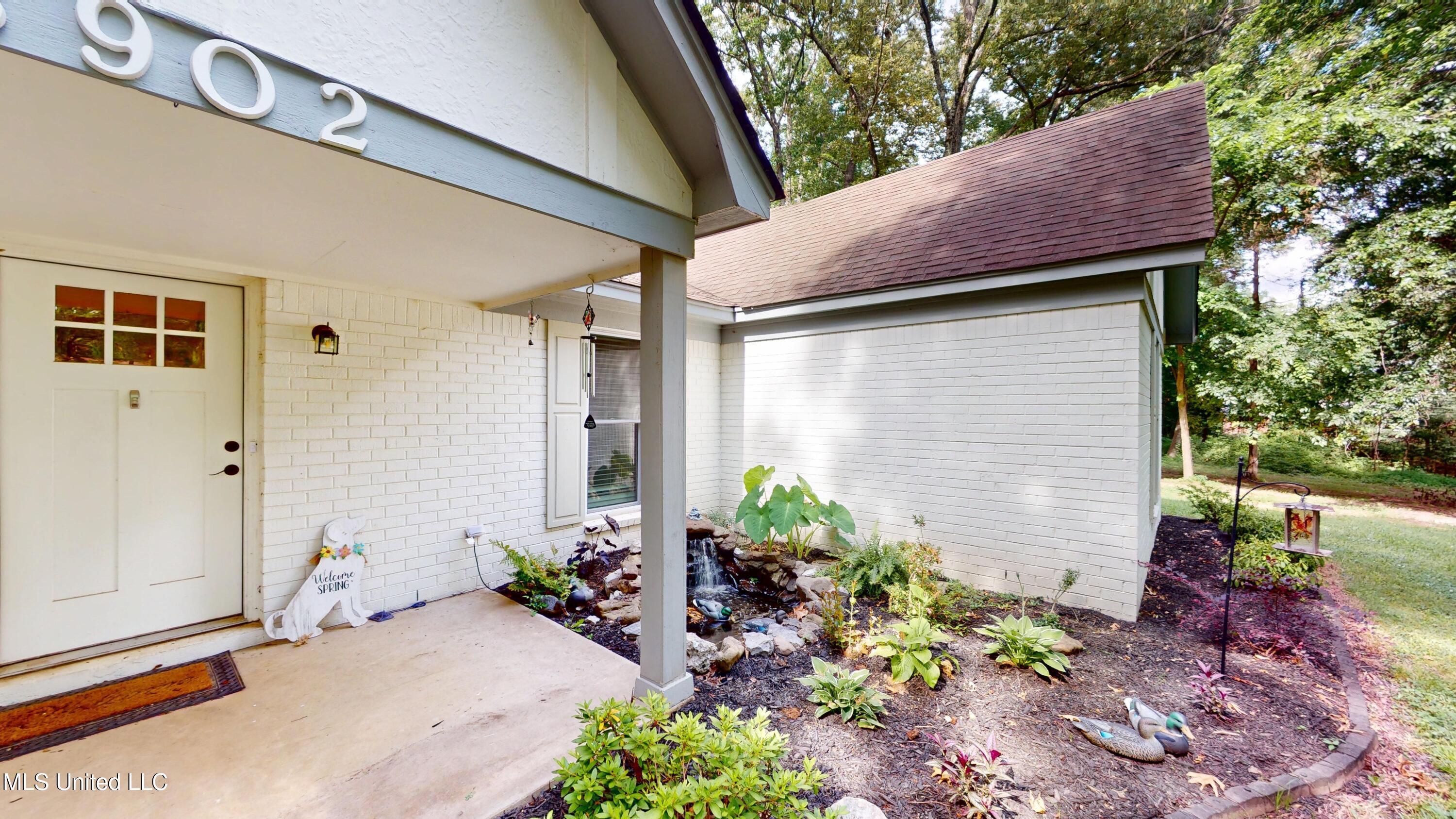 3902 Windermere Drive Nesbit, MS 38651 - Photo 3 of 37 3902-Windermere-Dr-S-06082025_163235