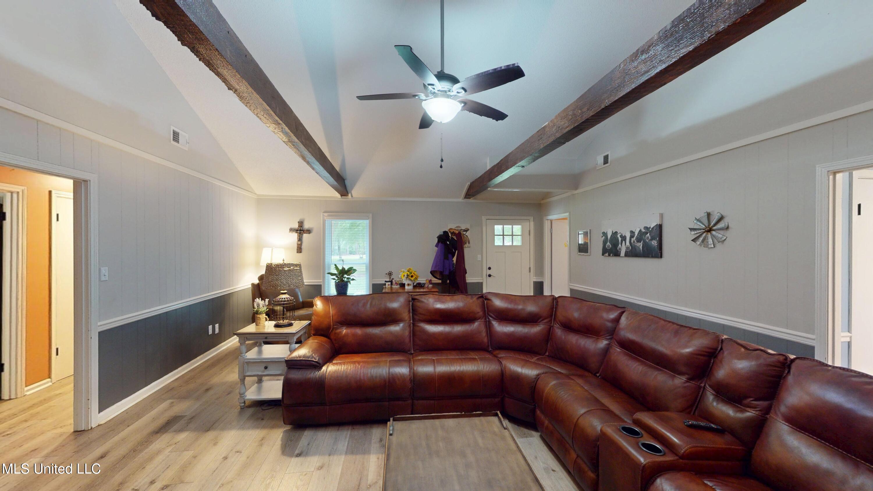 3902 Windermere Drive Nesbit, MS 38651 - Photo 8 of 37 3902-Windermere-Dr-S-06082025_160058