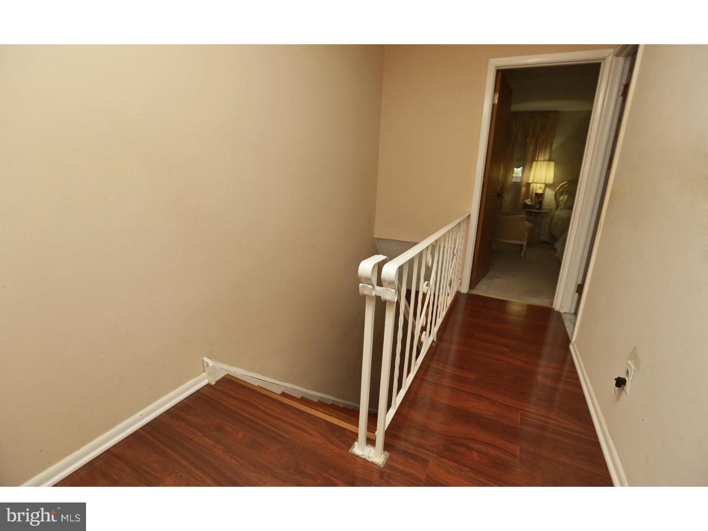 464 Tomlinson Road Philadelphia, PA 19116 - Photo 11 of 25 Hallway