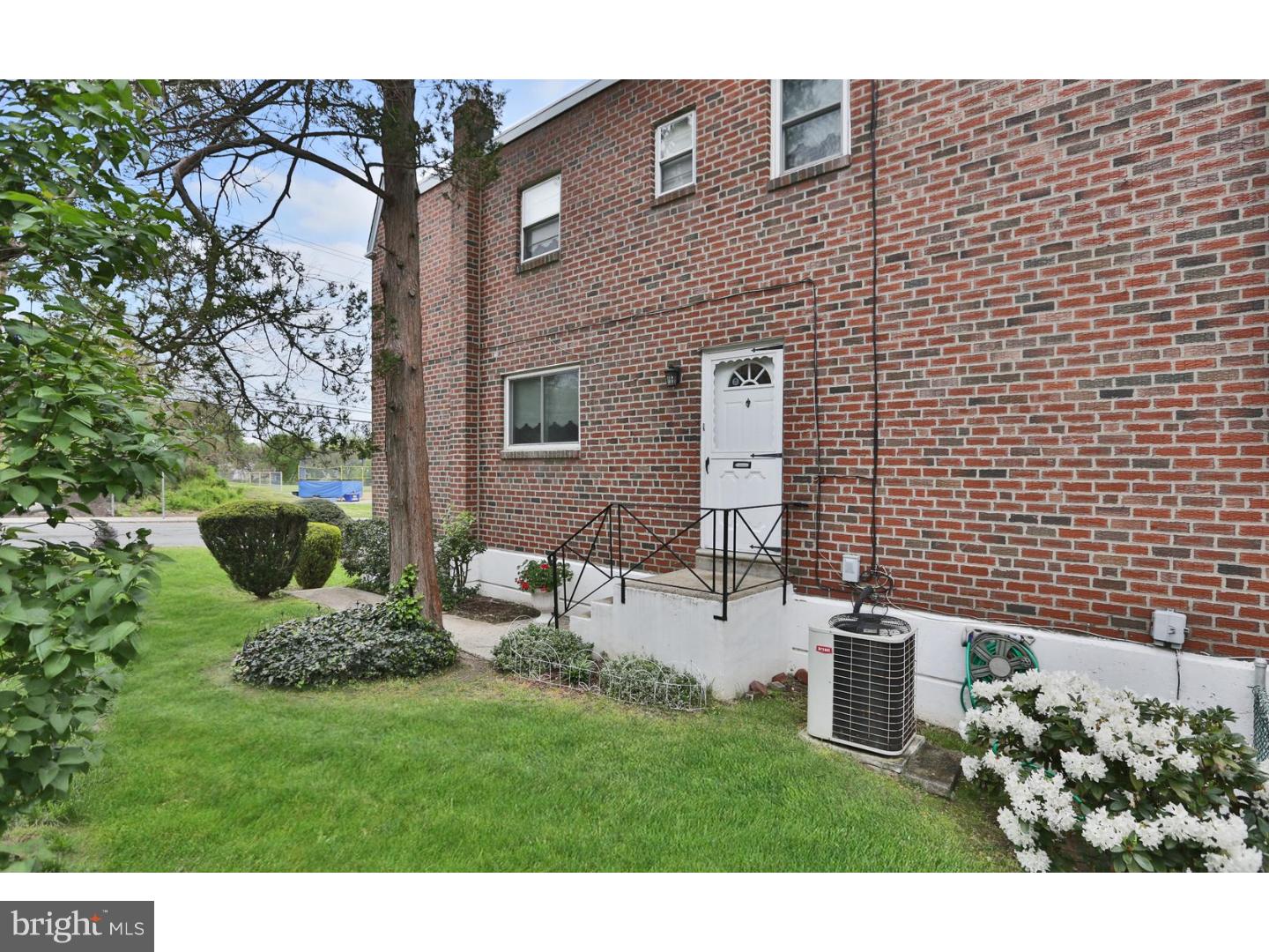 464 Tomlinson Road Philadelphia, PA 19116 - Photo 23 of 25 Exterior Side