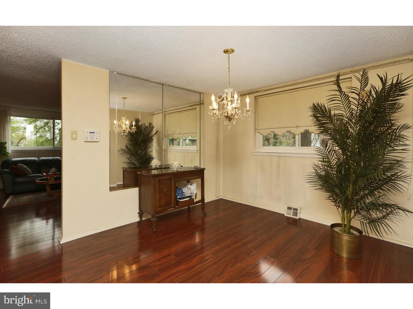 464 Tomlinson Road Philadelphia, PA 19116 - Photo 5 of 25 Dining Room