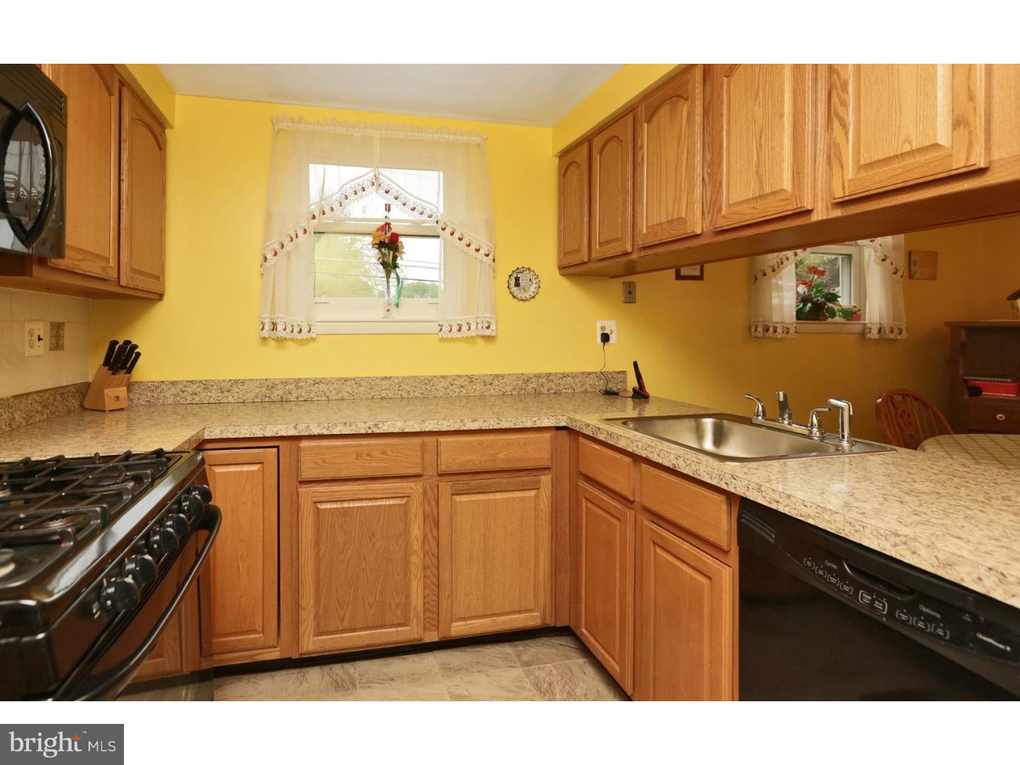464 Tomlinson Road Philadelphia, PA 19116 - Photo 7 of 25 Kitchen
