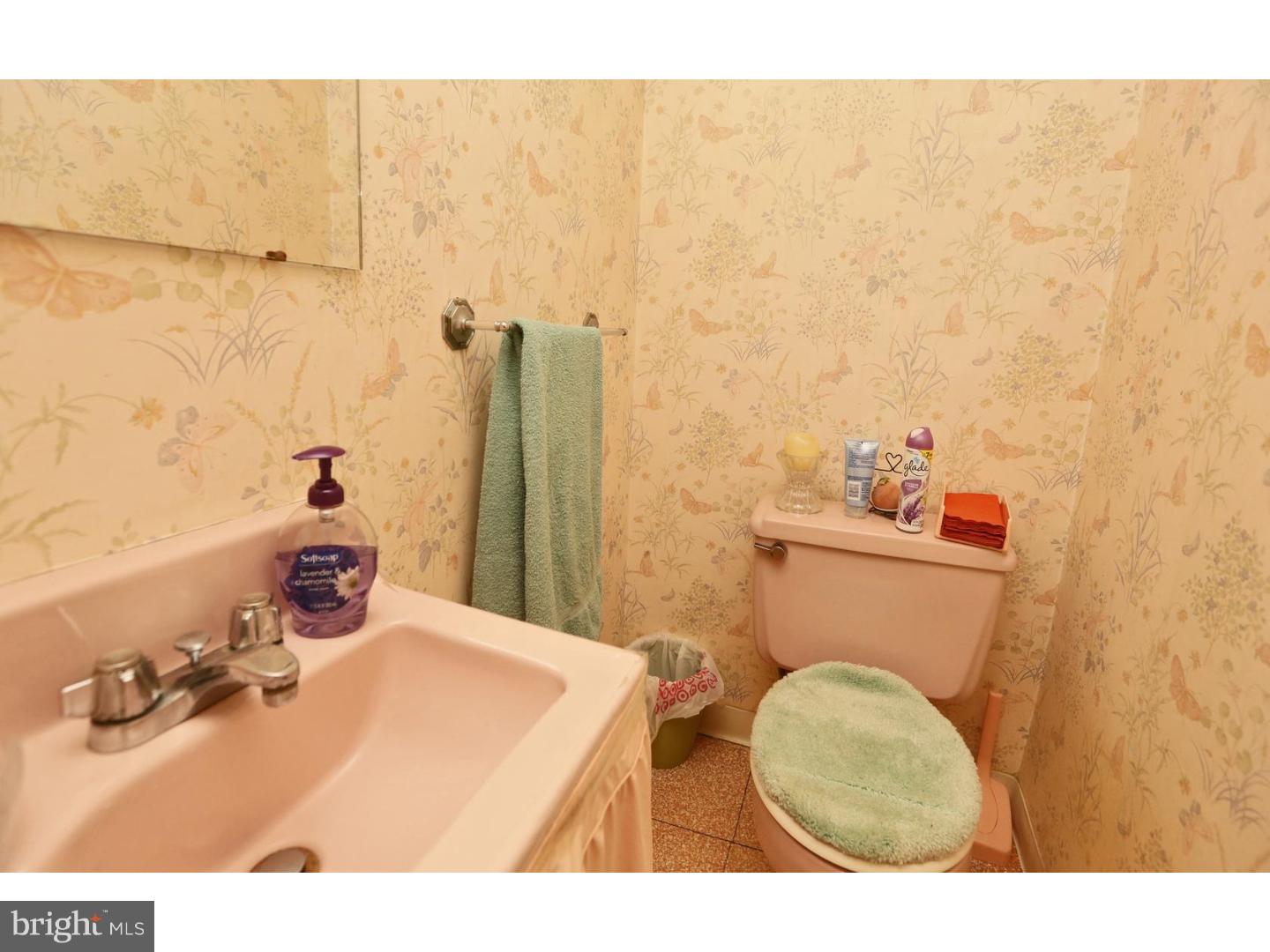 464 Tomlinson Road Philadelphia, PA 19116 - Photo 10 of 25 Half Bath