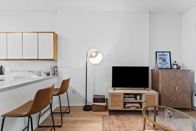 $599,000 | 70 Park Avenue, Unit 1R, Hoboken, NJ 07030